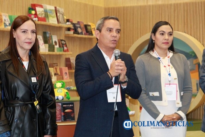 Inauguran stand de la UdeC en la FIL 2025_Rector