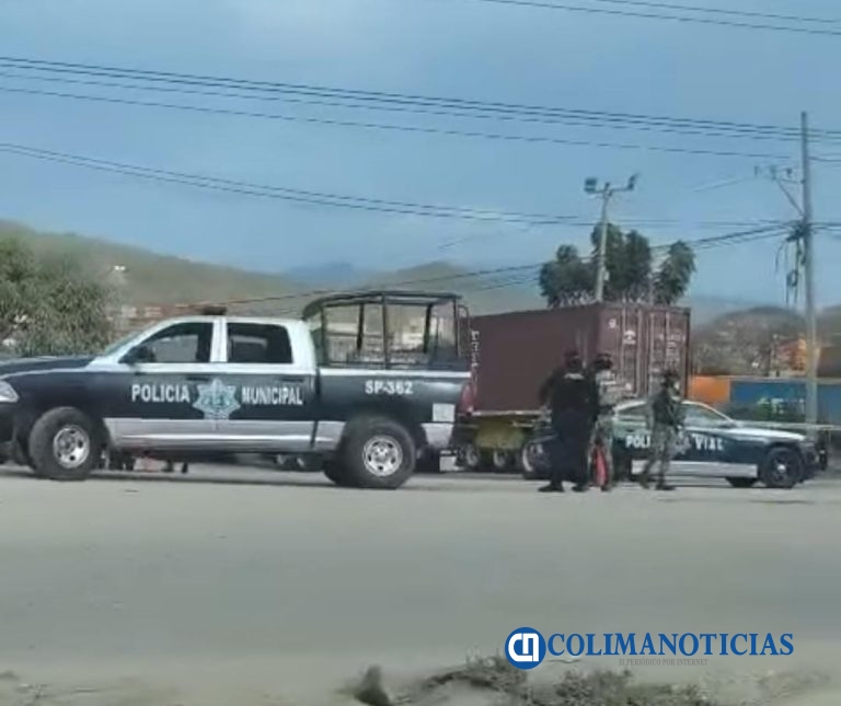 Muere operador de tráiler en una brecha del ejido Francisco Villa de Manzanillo