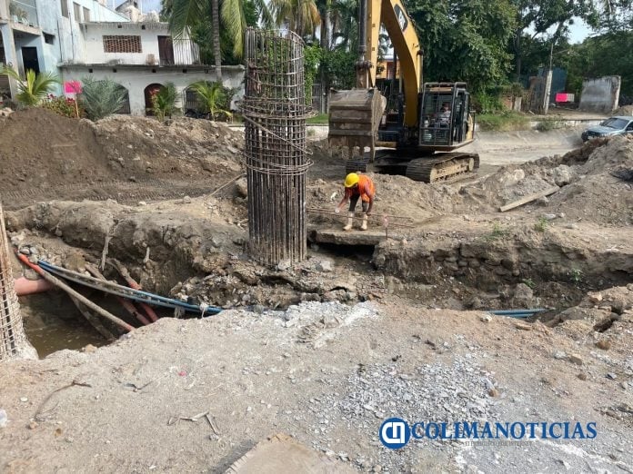 Obra de puente en arroyo de Santiago