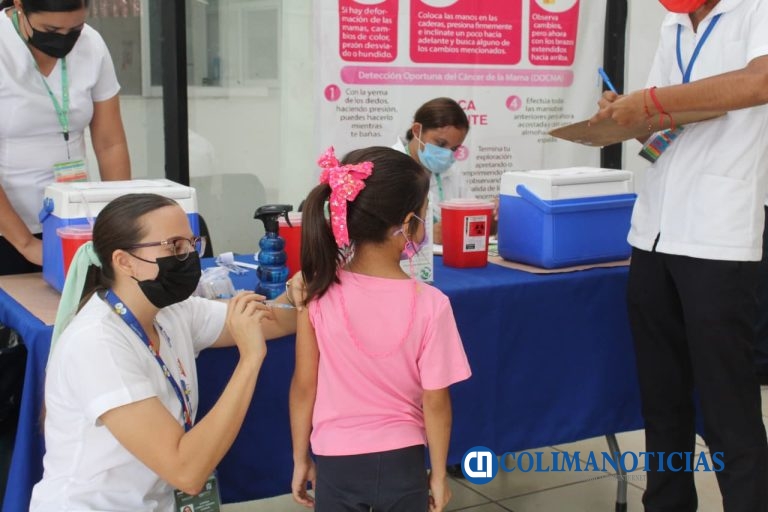 Salud Colima reporta avance de 45% en vacunación contra influenza; pide acudir a inocularse