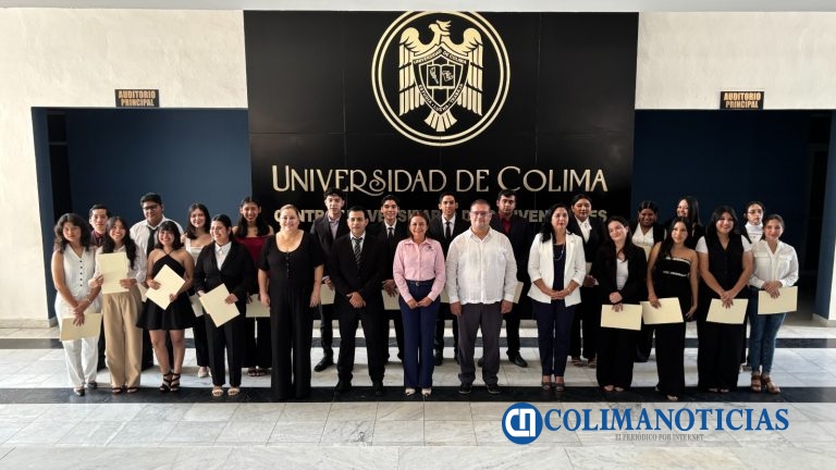 Se titulan 23 egresados del programa Técnico en Contabilidad del Bachillerato 27