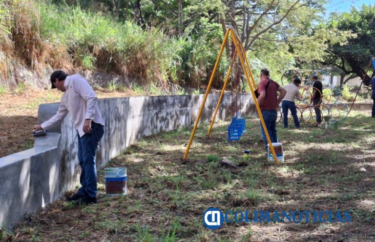 Vecinos y ‘Actuemos. Colima Ahora’ rehabilitan jardín de Santa Bárbara