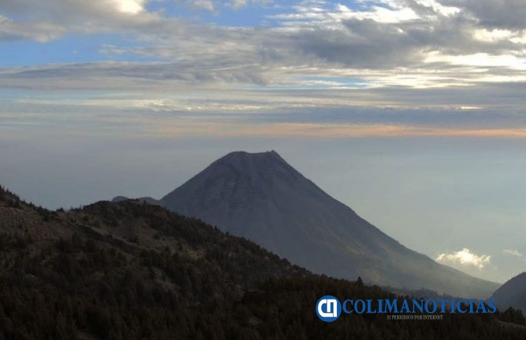 Volcán de Fuego se mantiene en calma y sin riesgo: UEPC Colima