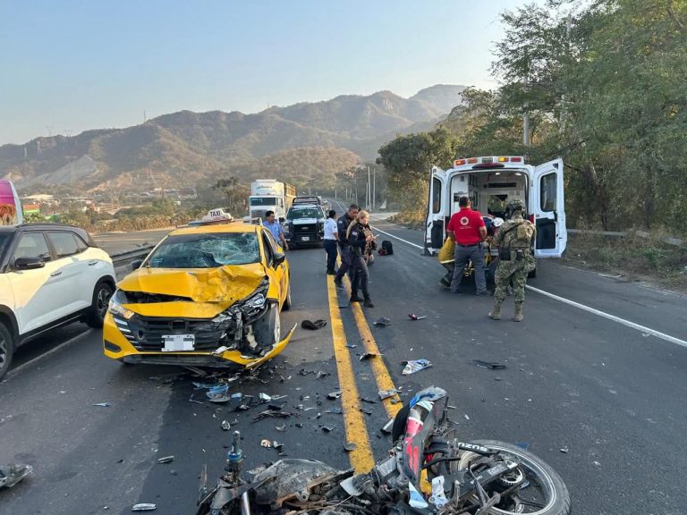 Se registra accidente vehicular en la carretera Manzanillo–Colima, a la altura de la caseta vieja
