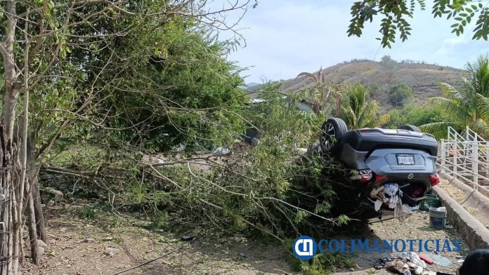 Atiende PC Ixtlahuacán volcadura de camioneta en camino a La Presa