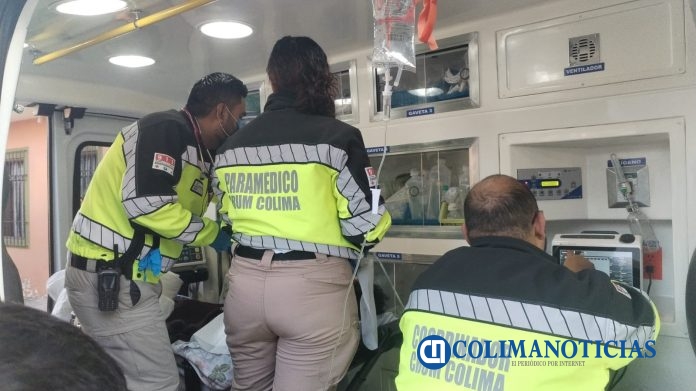 Atienden CRUM y Protección Civil Villa de Álvarez a mujer con dificultad respiratoria