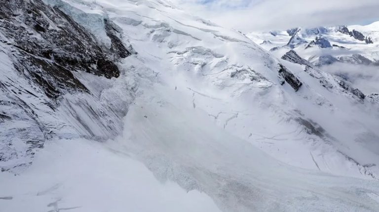Un muerto y dos heridos por una avalancha en Valais (Suiza) mientras practicaban esquí