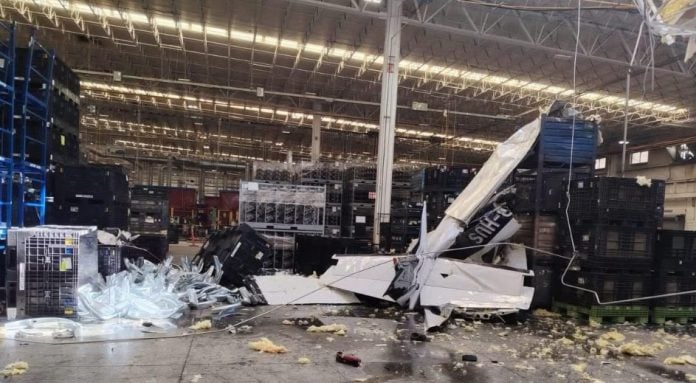 Avioneta se desploma dentro de una empresa en Ramos Arizpe, Coahuila; hay 2 heridos