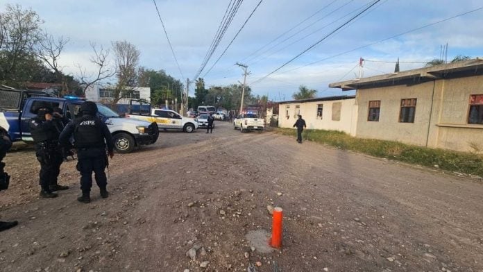 Cártel ataca a policía comunitaria de Coahuayana, Michoacán