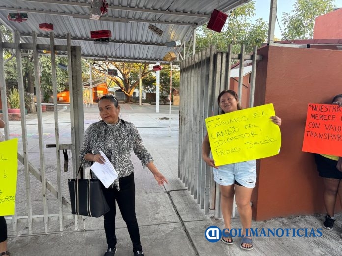Conflicto entre padres y director