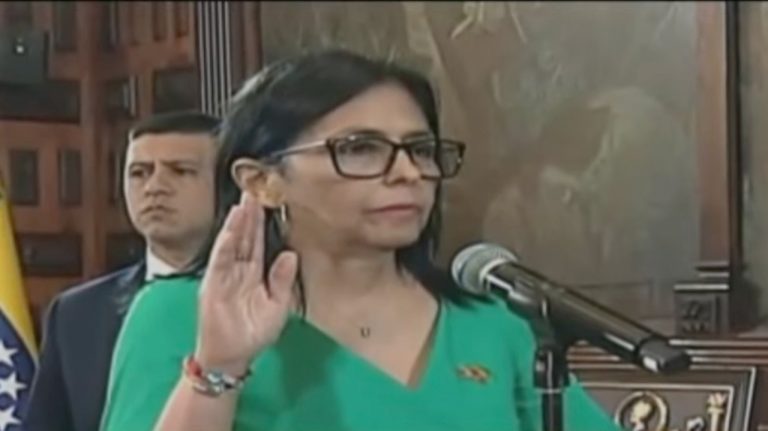 Delcy Rodríguez toma protesta como presidenta interina de Venezuela
