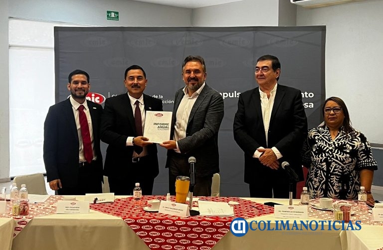 Edgar Cruz Benavides rinde informe al frente de la CMIC Colima 
