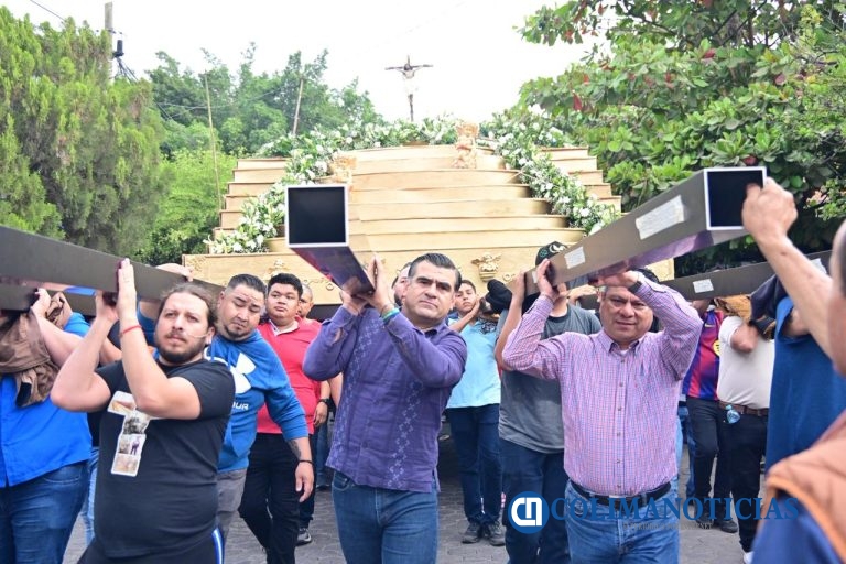 El alcalde Riult Rivera, participa en los festejos por la llegada del Señor de la Expiración, en Lo de Villa
