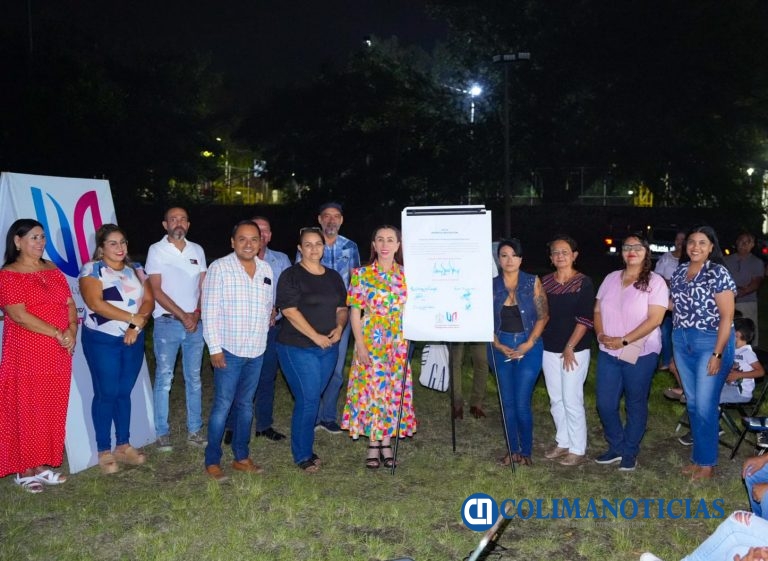 Entrega Tey Gutiérrez el alumbrado ‎en cancha de futbol de la V. Bonfil