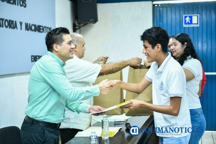 Entregan reconocimientos a ganadores de concursos en bachilleratos_a