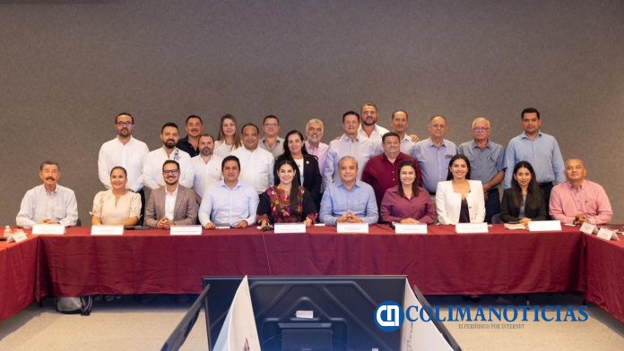 Gobernadora de Colima expuso a IP logros en finanzas públicas (2)