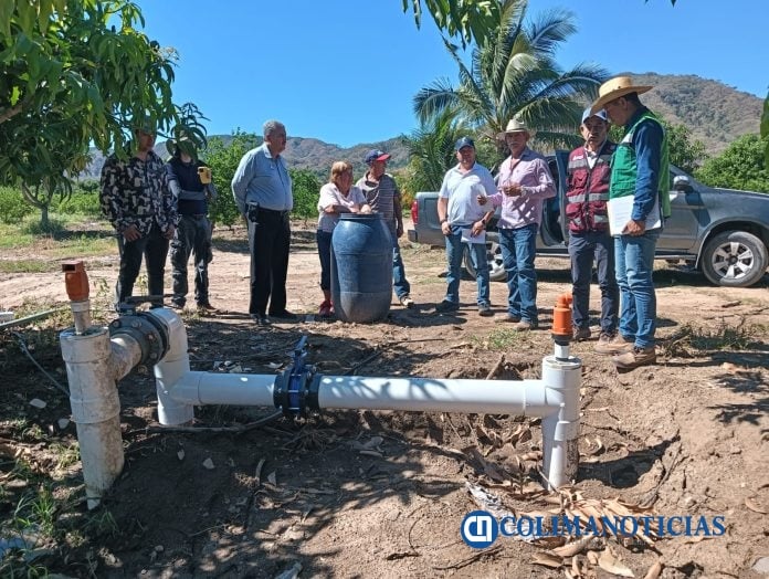 Gobierno del Estado de Colima instala línea de conducción de agua en Venustiano Carranza, Manzanillo