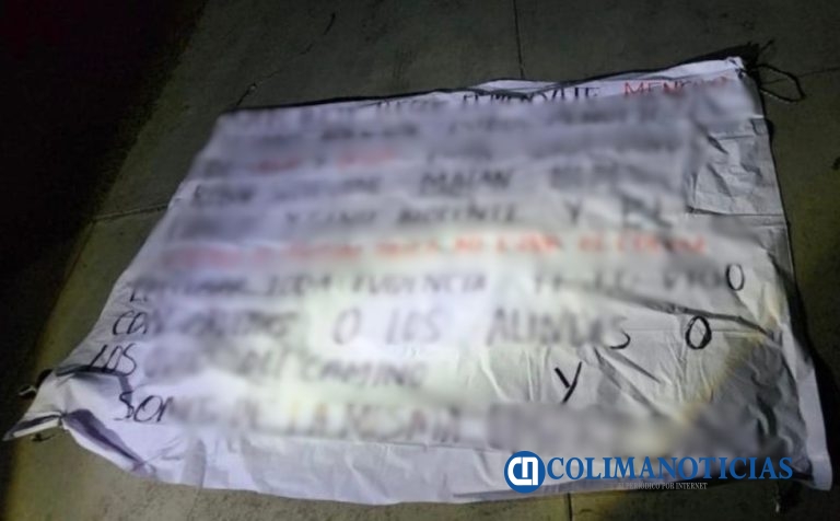 Localizan mantas con mensaje amenazante sobre el libramiento Ejercito Mexicano