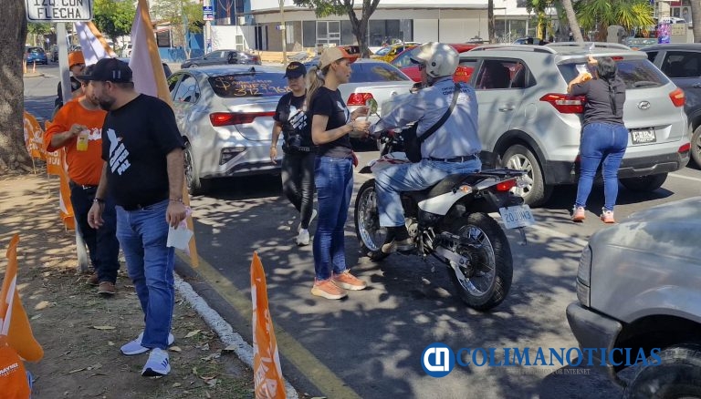 Movimiento Ciudadano realizó pega de calcas “Colima merece paz”