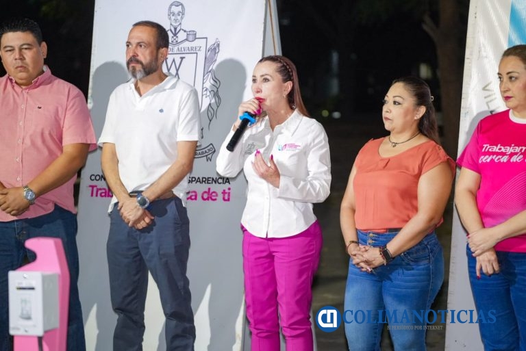 Entrega Tey obra de alumbrado público en parque de colonia Jardines de la Villa