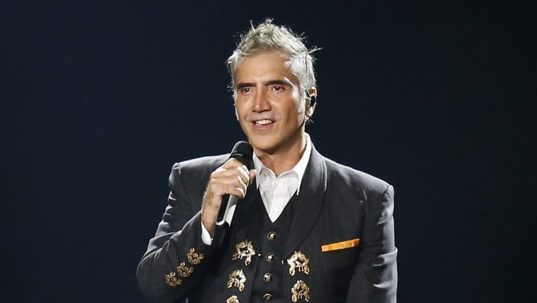 Operan de emergencia a Alejandro Fernández; se recupera favorablemente de una apendicitis