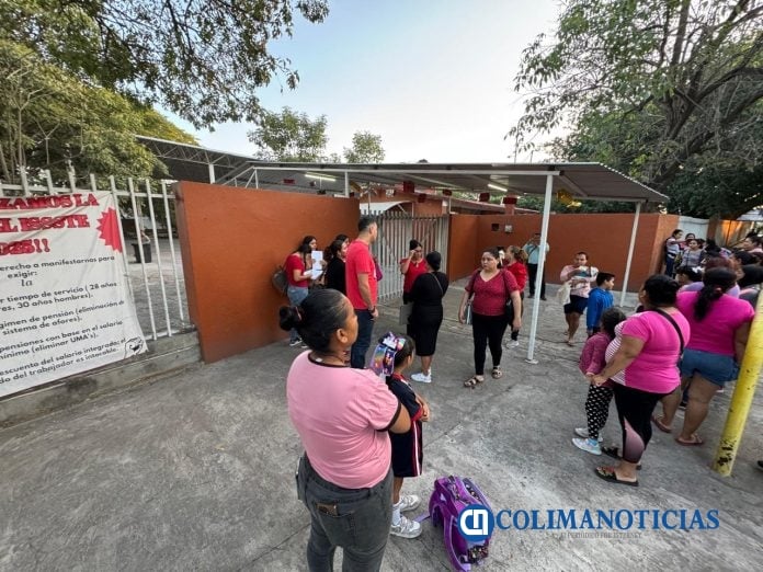 Padres y maestros exigen destitución de director en primaria de la colonia Ponciano Arriaga