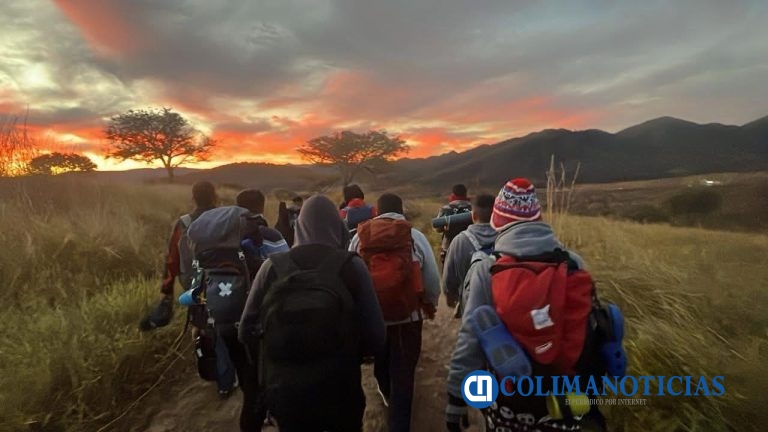 Peregrinos sindicalizados de Tecomán ya caminan desde Talpa rumbo a la Virgen de la Candelaria