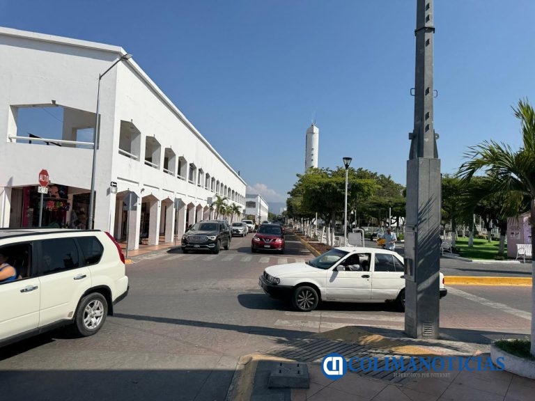 Rampas inseguras y banquetas obstruidas ponen en riesgo a personas con discapacidad en Tecomán