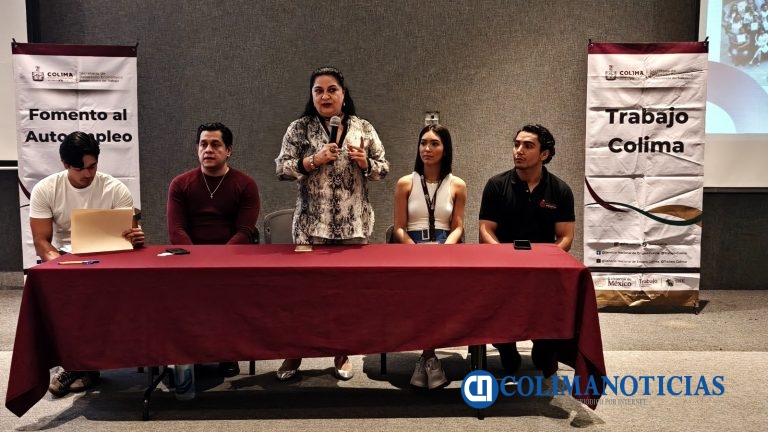 Personas beneficiarias de Trabajo Colima reciben información antes de recibir apoyos