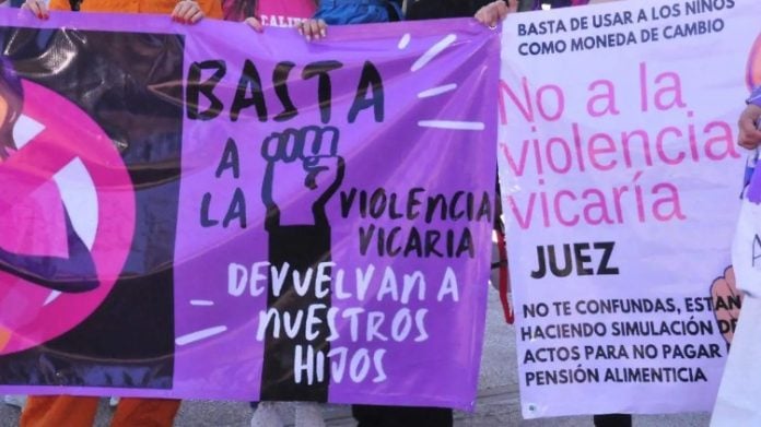 Tras la vinculación a proceso por violencia vicaria de una mujer, colectivos feministas denunciaron su rechazo a este proceso