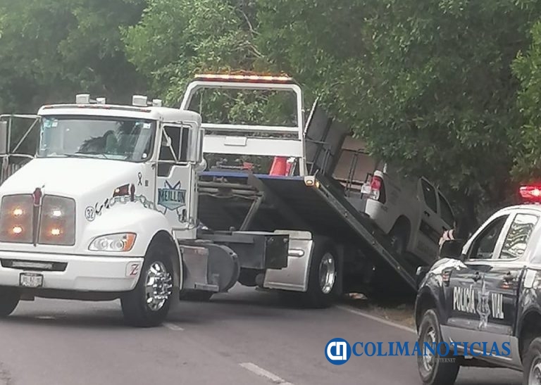 Una camioneta terminó su carrera en el fondo de la Laguna del Valle de Las Garzas