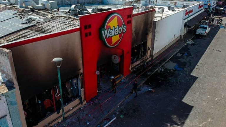 Procesan a seis personas y una empresa por el incendio de la tienda Waldo’s en Hermosillo, Sonora