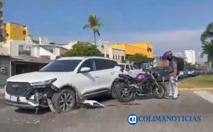Automóvil vs motociclista en el crucero de Las Brisas