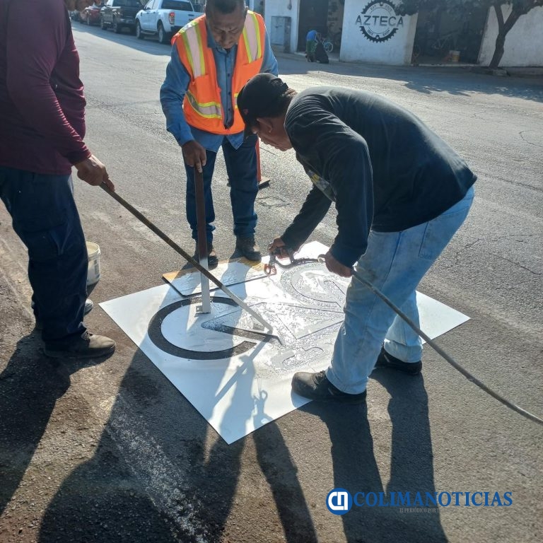 Avanza impulso a la movilidad ciclista en Tecomán: ya pintan tramo de ciclovía