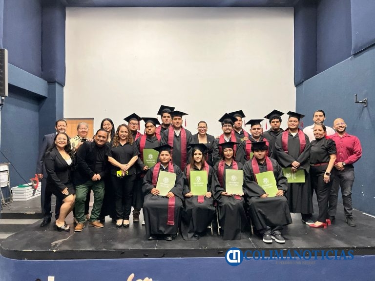 Egresan 33 nuevos profesionistas técnicos del Bachillerato 25 de la UdeC
