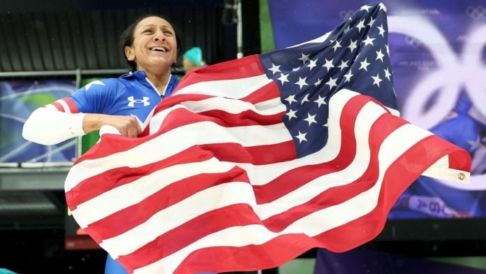 Elana Meyers Taylor ganó la medalla de oro en bobsleigh a los 41 años