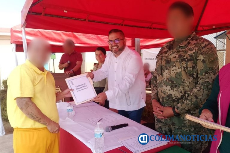 IEEA Colima entrega 21 certificados de educación básica en el Cereso de Manzanillo