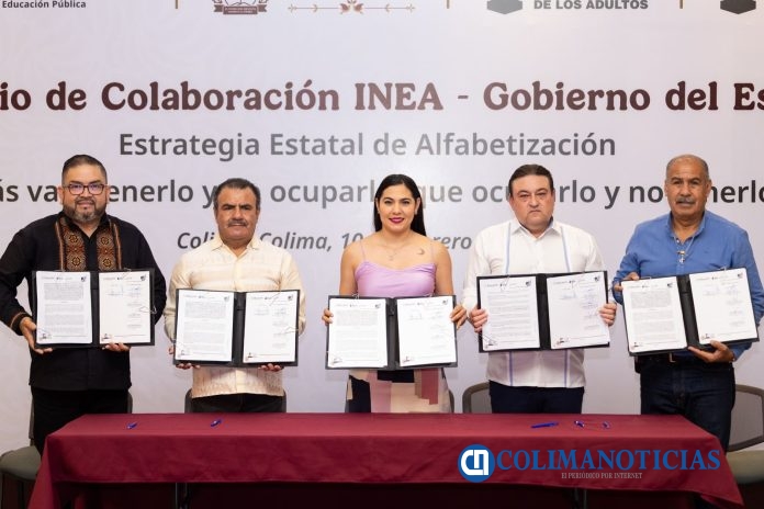 Indira Vizcaíno firma convenio de colaboración con INEA para abatir el rezago educativo en Colima