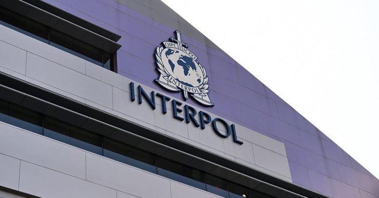 La Interpol emite orden de arresto contra magnate del petróleo indonesio por corrupción