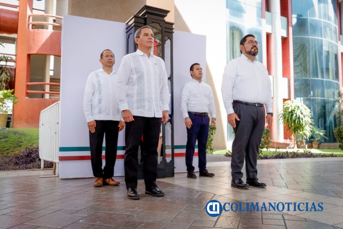 Participa UdeC en la ceremonia estatal por el Día de la Bandera_h