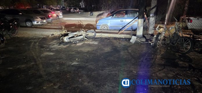 Queman motocicletas de trabajadores del recinto portuario de Manzanillo