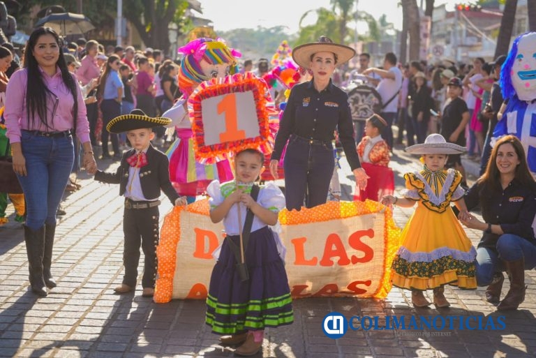 Realizan tradicional Cabalgata Infantil de Villa de Álvarez