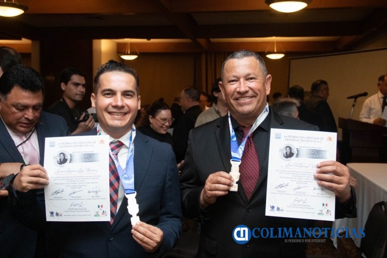 Reconocen con el galardón “Ángel Fernández” a cronistas de la Universidad de Colima