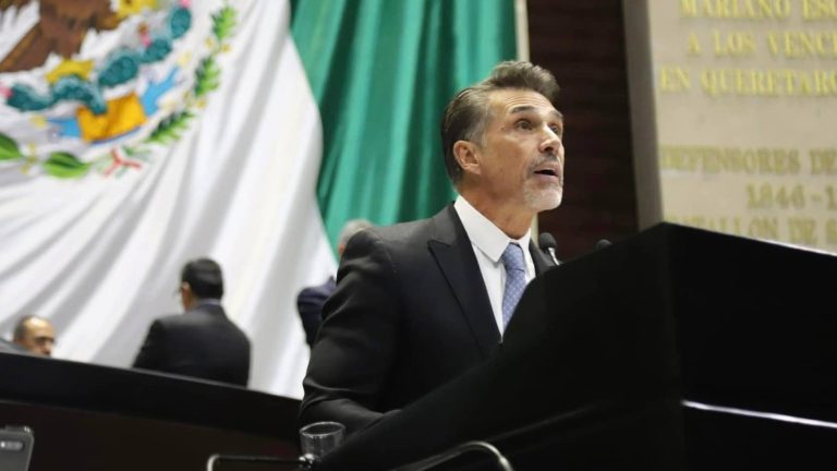 Suspendió Morena derechos políticos de Sergio Mayer por entrar a LCDLF