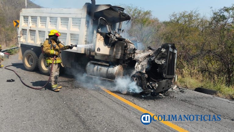 Van 33 incendios de vehículos y negocios este domingo en el Estado