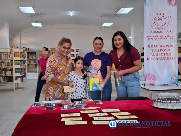 Asociación Manzanillense de Apoyo a Sordos entrega Despensas y Útiles escolares en la Delegación de Campos