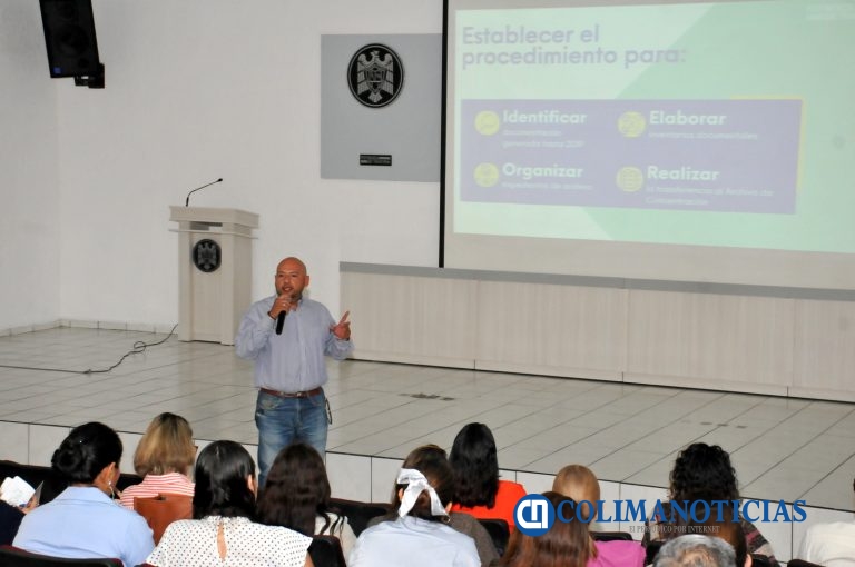 Capacitan a personal universitario en transferencia y conservación de documentos