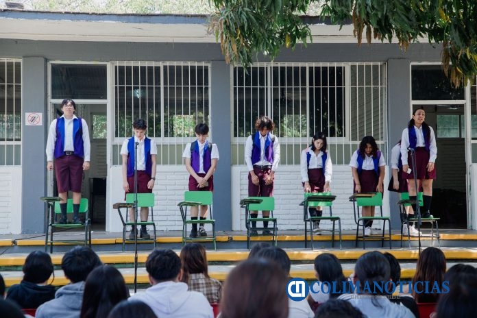 Cósmica, de Orión en la Frente, teatro en Suchitlán