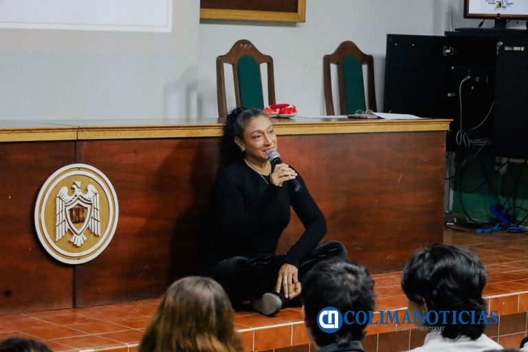 Descubren el teatro y la escritura creativa, estudiantes del Bachillerato 4