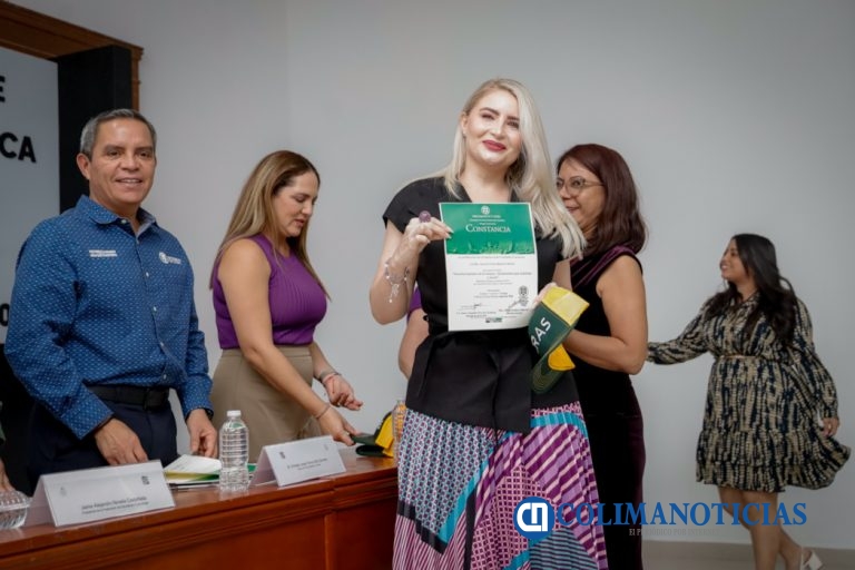Egresan 40 mujeres estudiantes de la Escuela de Formación Política